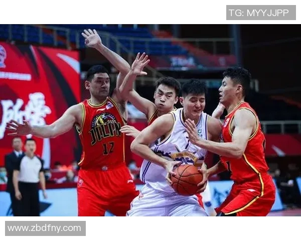 武汉羽毛球队以98分领跑全国锦标赛积分榜展现强劲实力